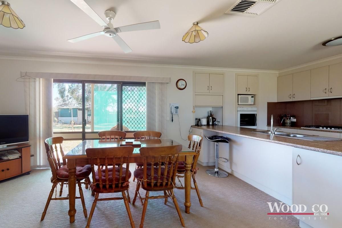 33 Oswin Road, Beverford VIC 3590, Image 1