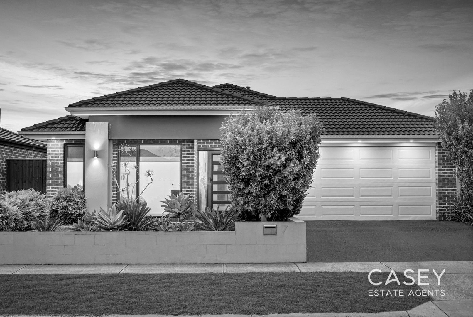 7 Cazaly Way, Cranbourne West VIC 3977, Image 0