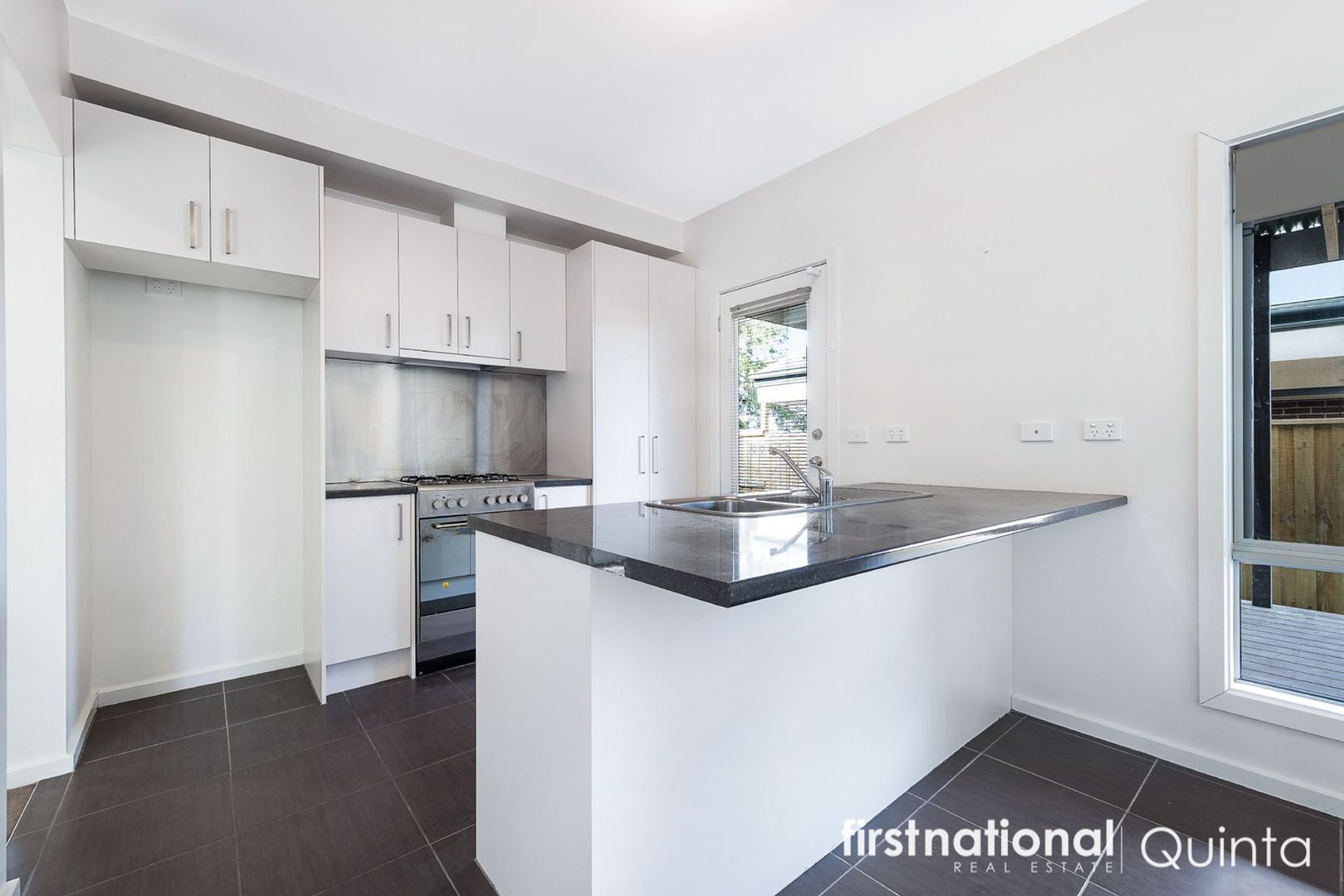 1/95 Scoresby Road, Bayswater VIC 3153, Image 2