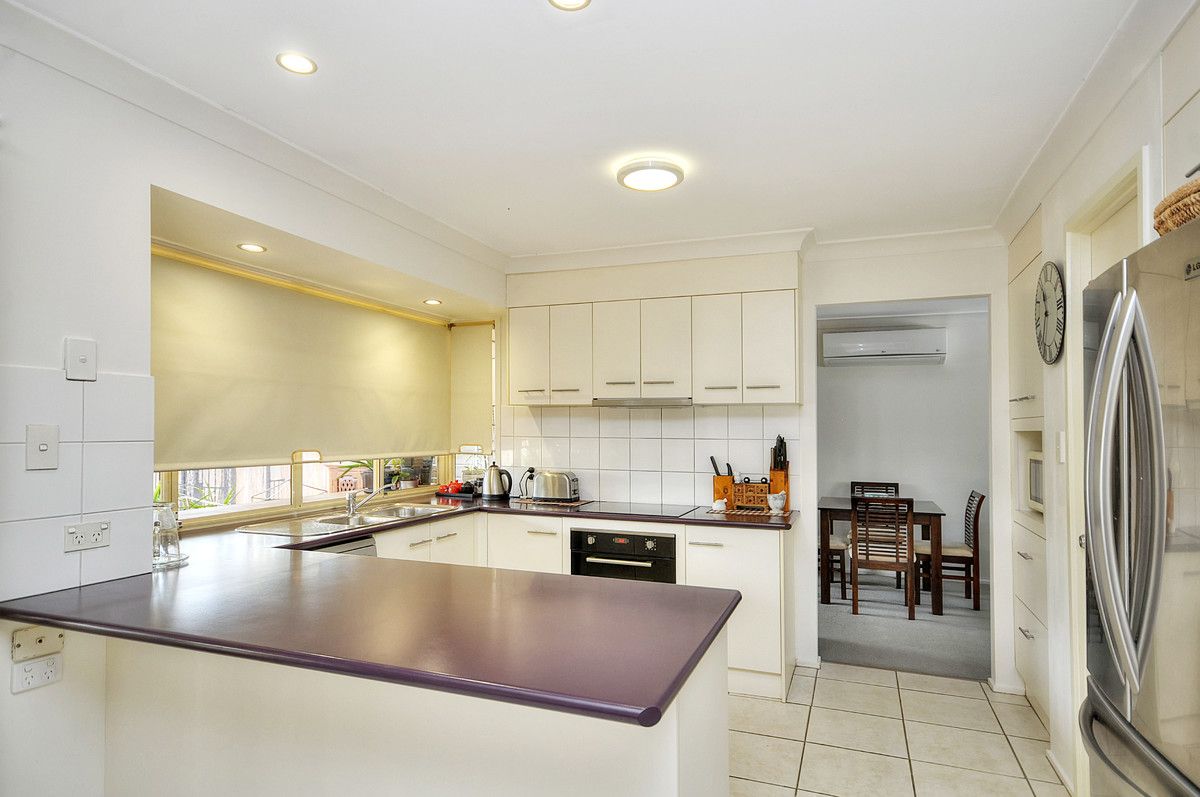 16 Baxter Court, Arundel QLD 4214, Image 2