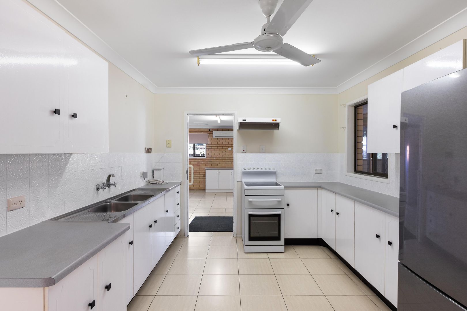 105 Magee Street, Frenchville QLD 4701, Image 2