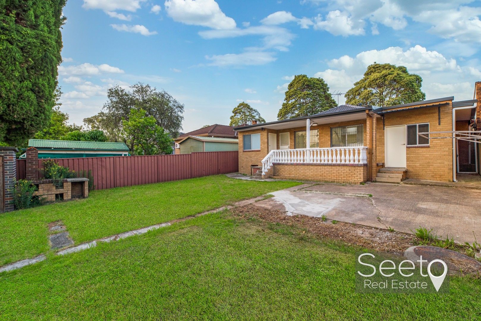 5 bedrooms House in 28 Dunbar Avenue REGENTS PARK NSW, 2143
