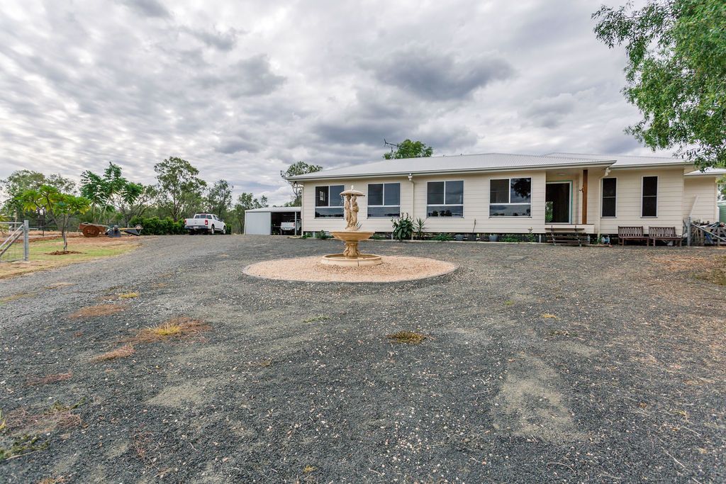 162 Chudleigh Drive, Emerald QLD 4720, Image 2