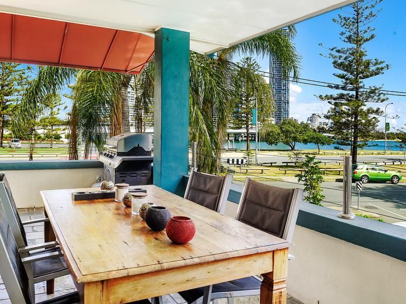 21 Rankin Parade, Main Beach QLD 4217, Image 2