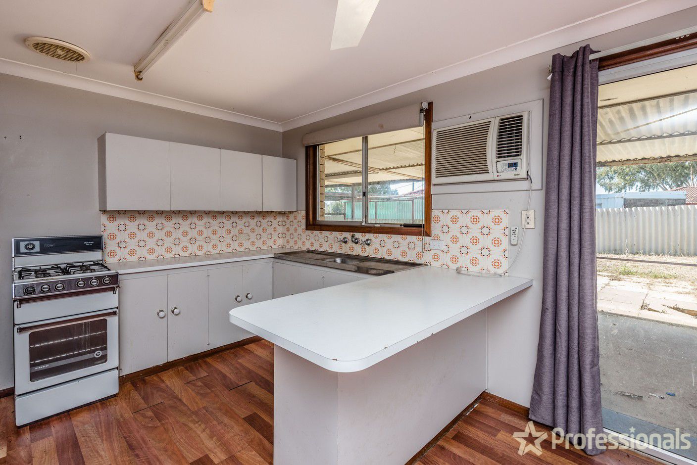 2 Earle Place, Utakarra WA 6530, Image 1