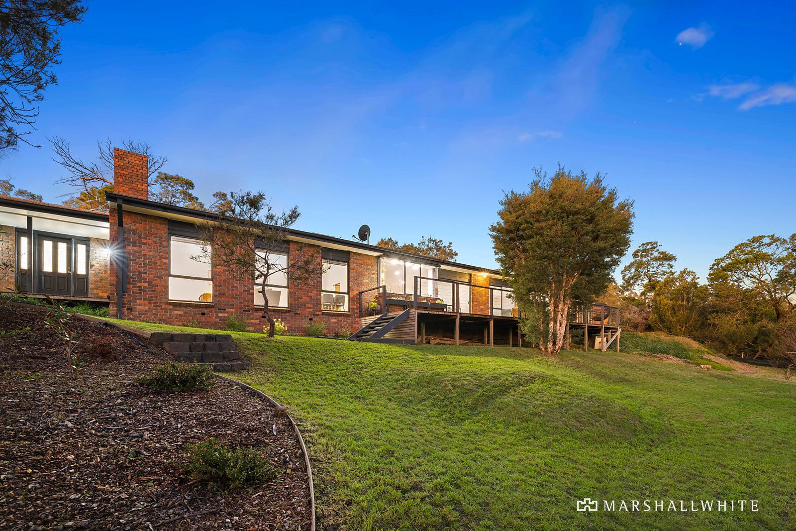 4 bedrooms House in 4 Quinton Court MOUNT ELIZA VIC, 3930