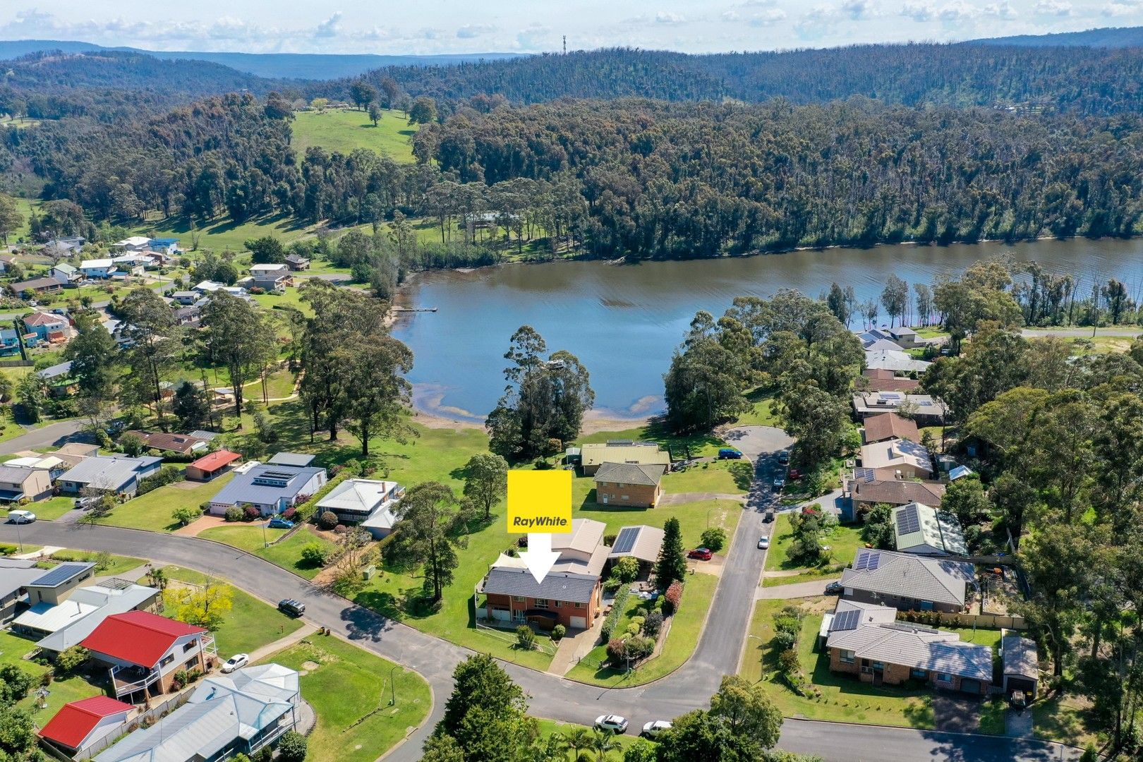 4 bedrooms House in 15 Cottee Close CONJOLA PARK NSW, 2539