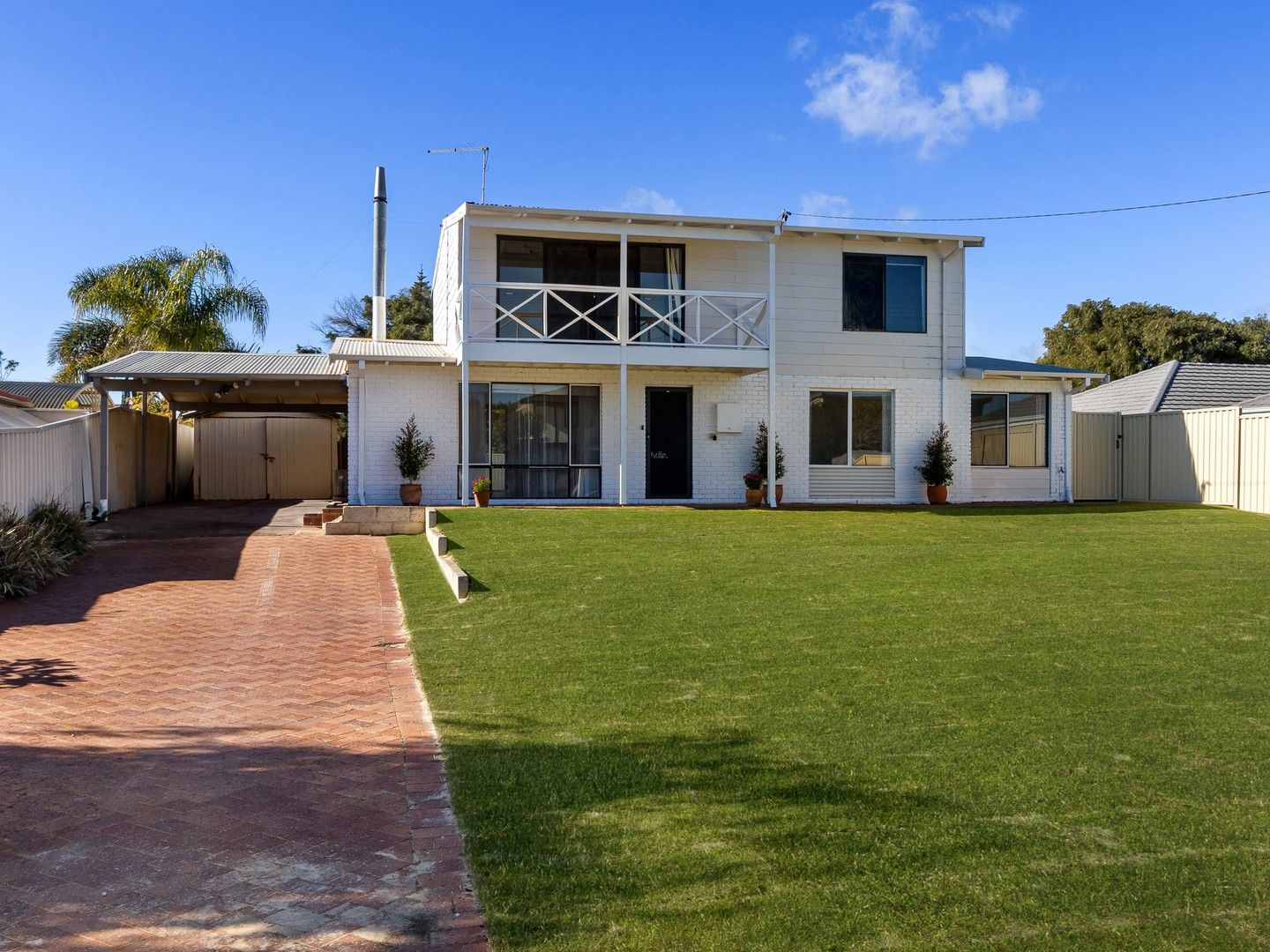 4 bedrooms House in 23 Cornwallis Road MADORA BAY WA, 6210