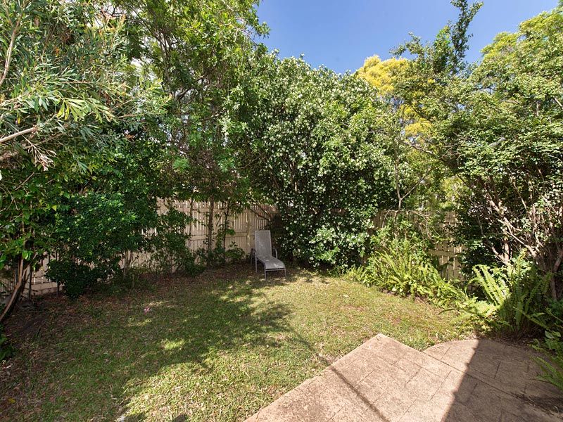 1/15 Carr Street, Bulimba QLD 4171, Image 2