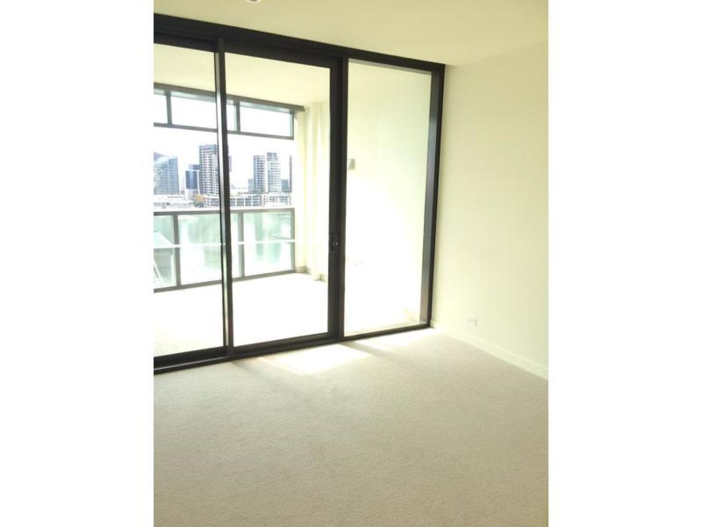 1004/9 Waterside Place, Docklands VIC 3008, Image 2