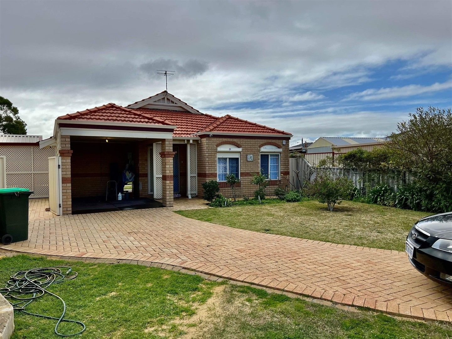 3 bedrooms House in 17B Dundee Close WARNBRO WA, 6169