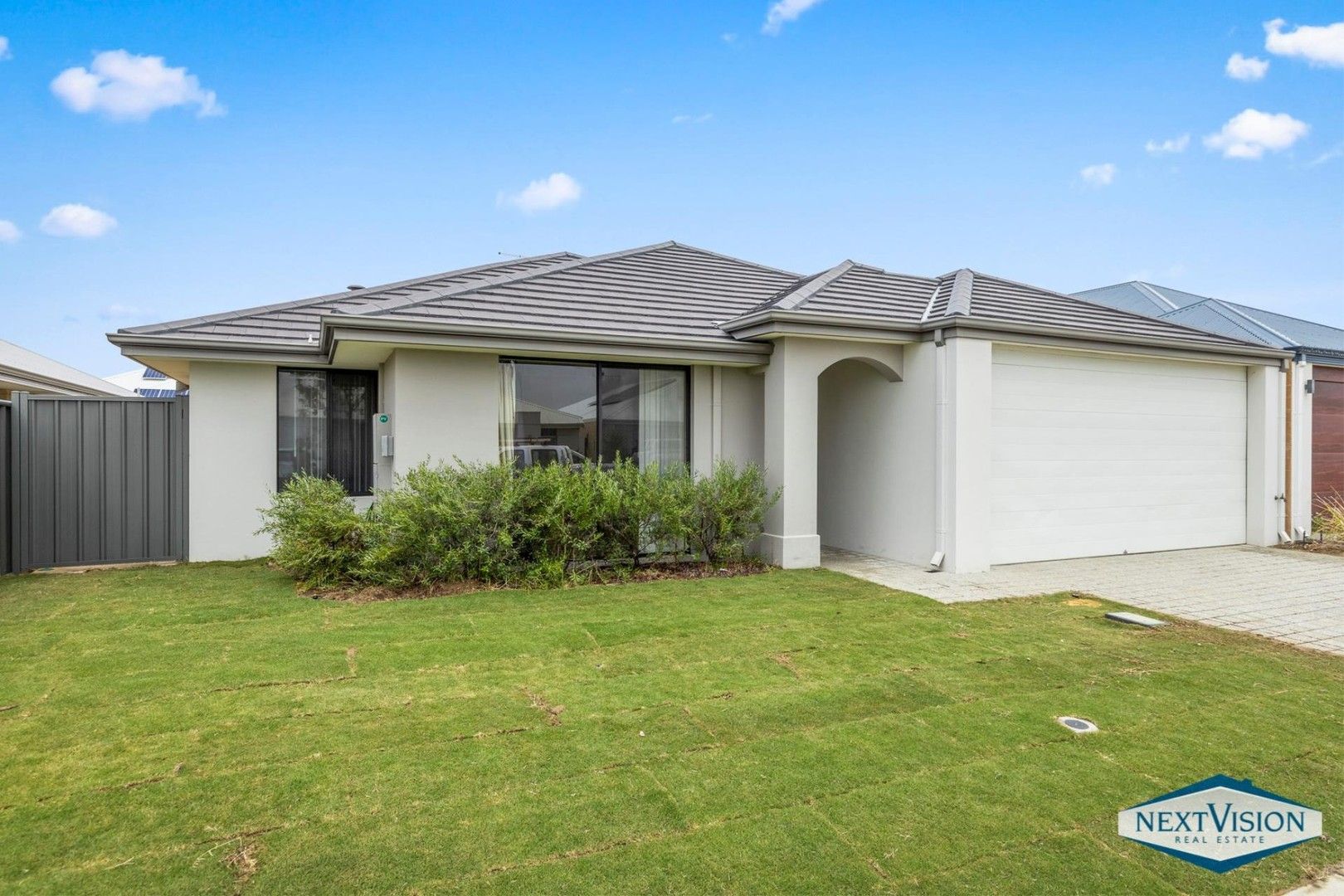 4 bedrooms House in 95 Bellas Circuit PIARA WATERS WA, 6112