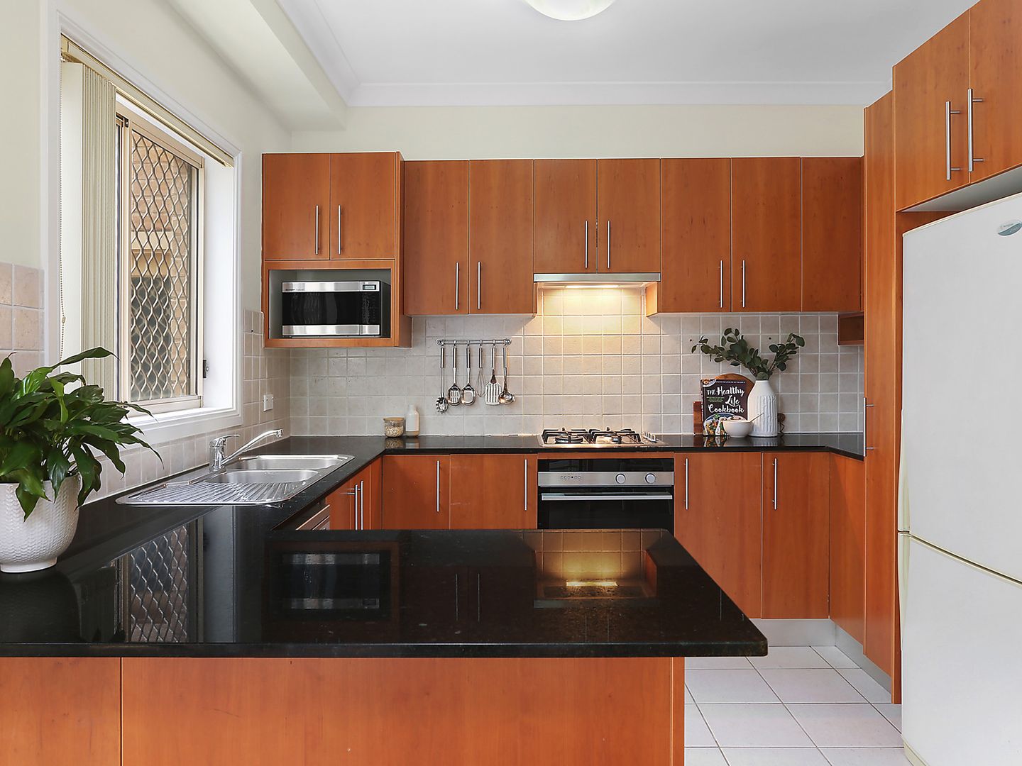 2/8 Frederick Street, Miranda NSW 2228, Image 2