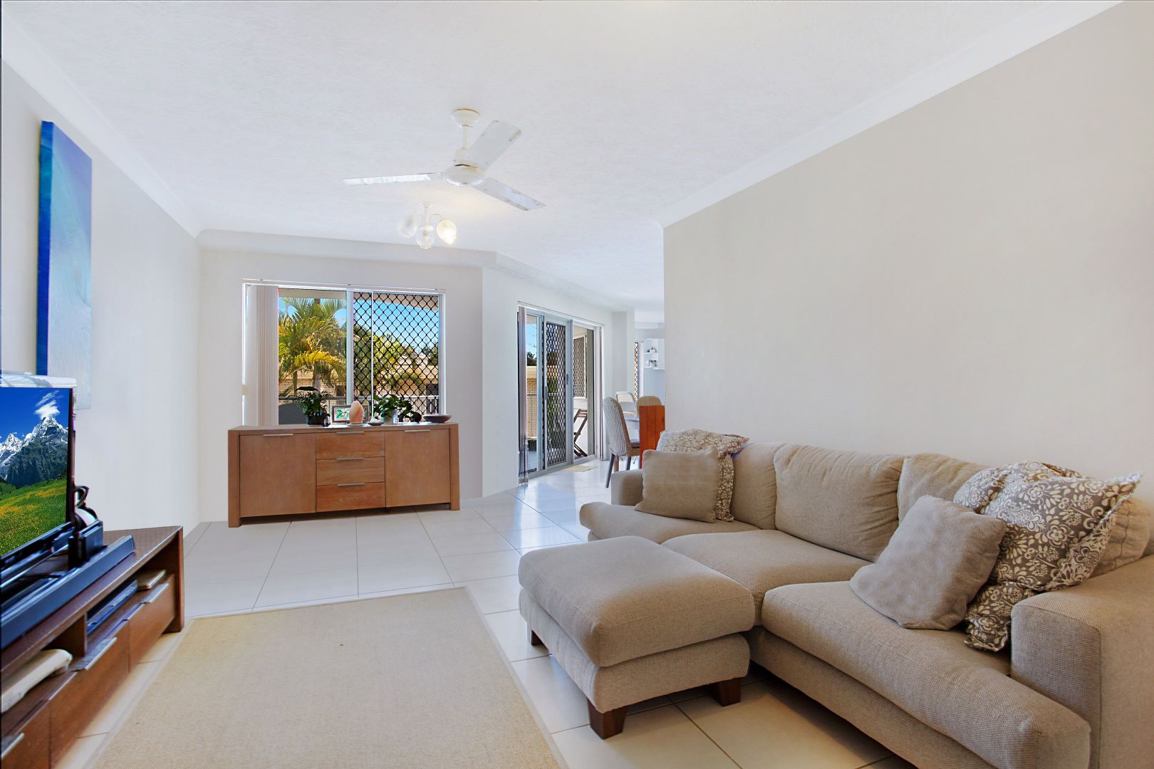 4/9 St Kilda Avenue 'Sapphire Palms', Broadbeach QLD 4218, Image 2