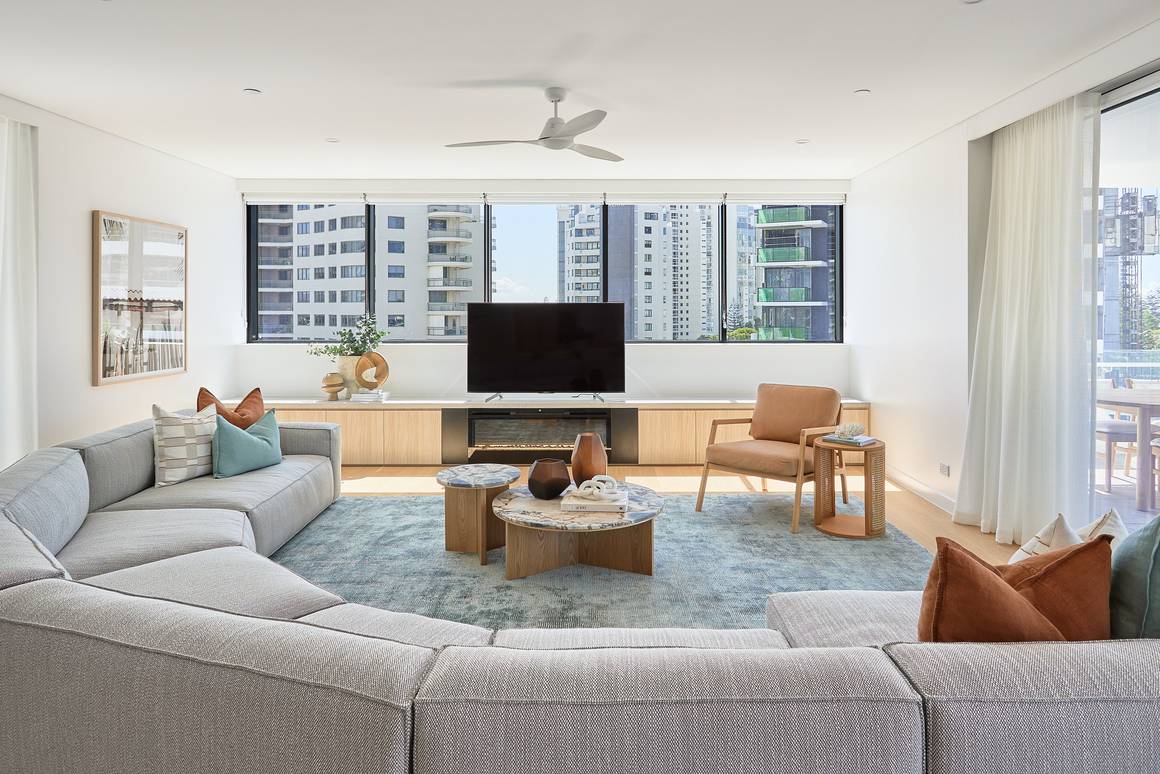 4/24 Woodroffe Avenue Main Beach 4217 - Image 3