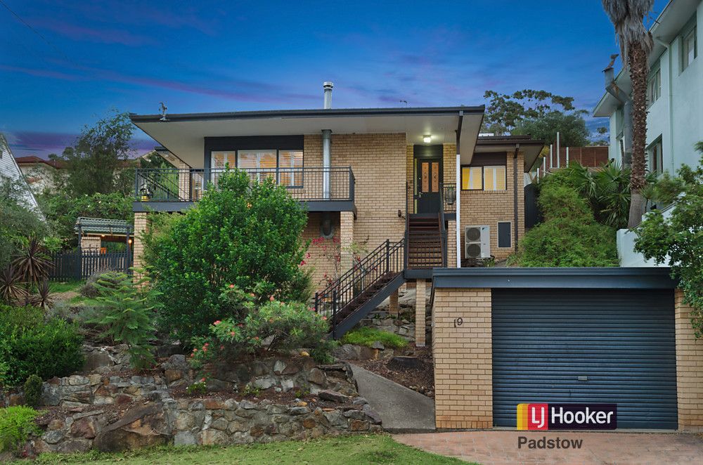 19 Nambucca Place, Padstow Heights NSW 2211, Image 0