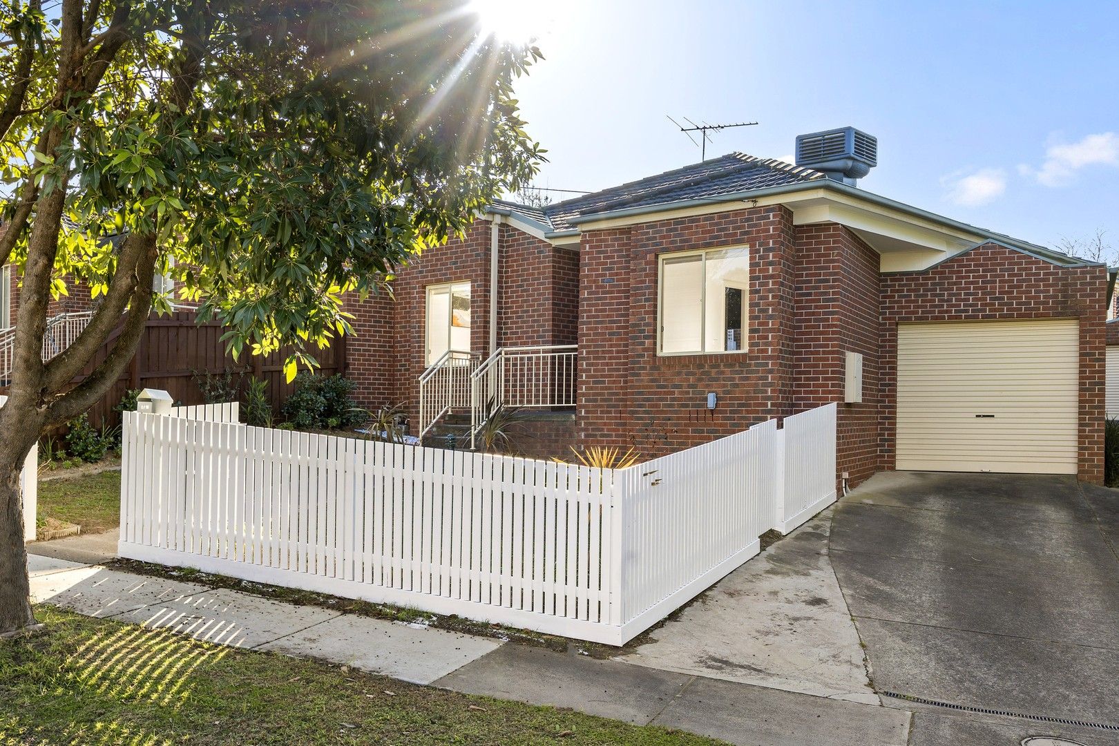 2/15 Finch Street, Notting Hill VIC 3168, Image 0