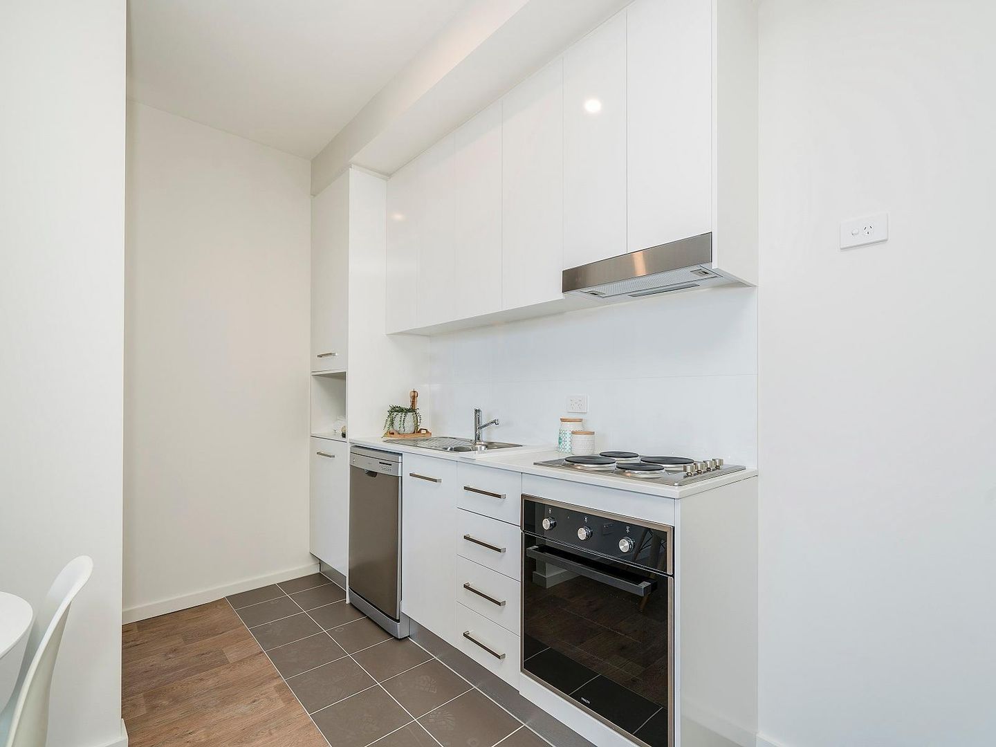 Apartment 504 Eastside Apartments 6-8 Charles Street, Charlestown NSW 2290, Image 2