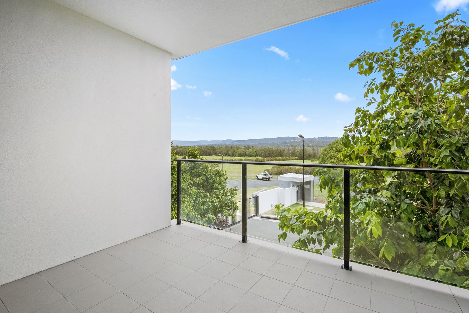 10108/112 Palm Meadows Drive, Carrara QLD 4211, Image 2