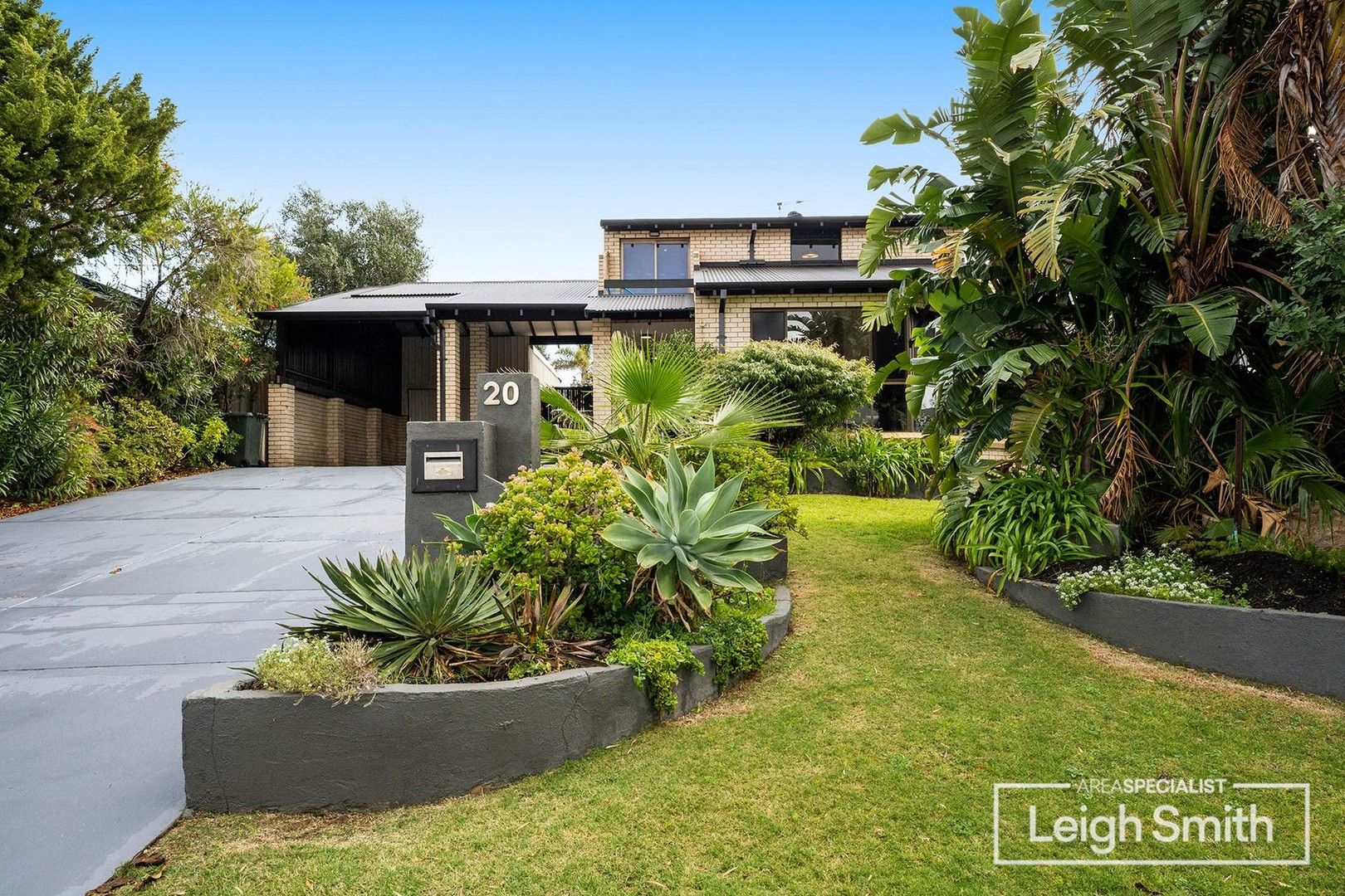 4 bedrooms House in 20 Carina Circle HALLS HEAD WA, 6210