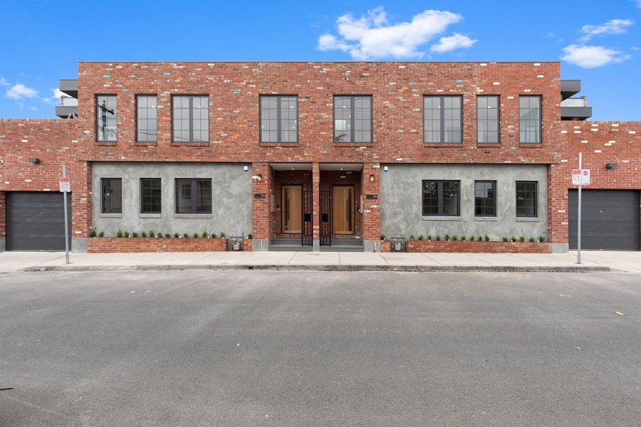 3 bedrooms Townhouse in 2a Woodlands Avenue PASCOE VALE SOUTH VIC, 3044