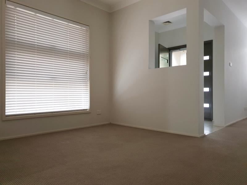 10 Hidcote Road, Campbelltown NSW 2560, Image 1