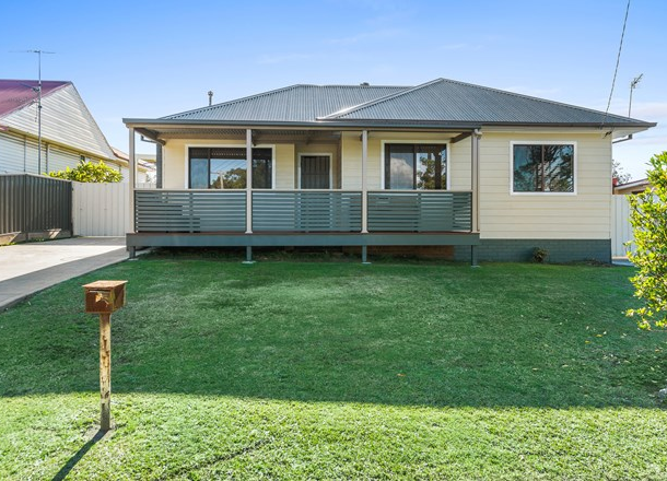 16 Carr Parade, Unanderra NSW 2526