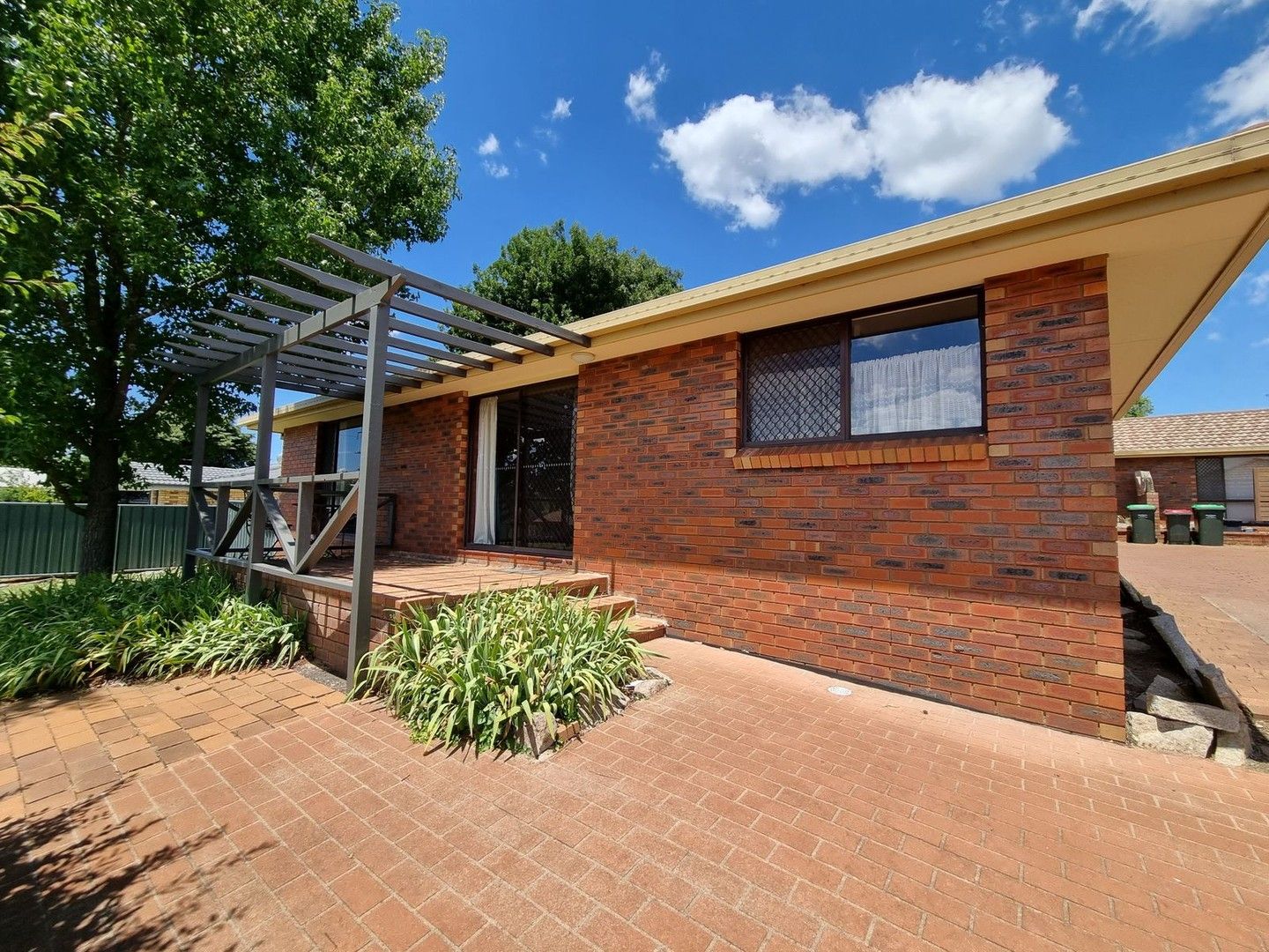 3 bedrooms Apartment / Unit / Flat in 2/54-56 Claude Street ARMIDALE NSW, 2350