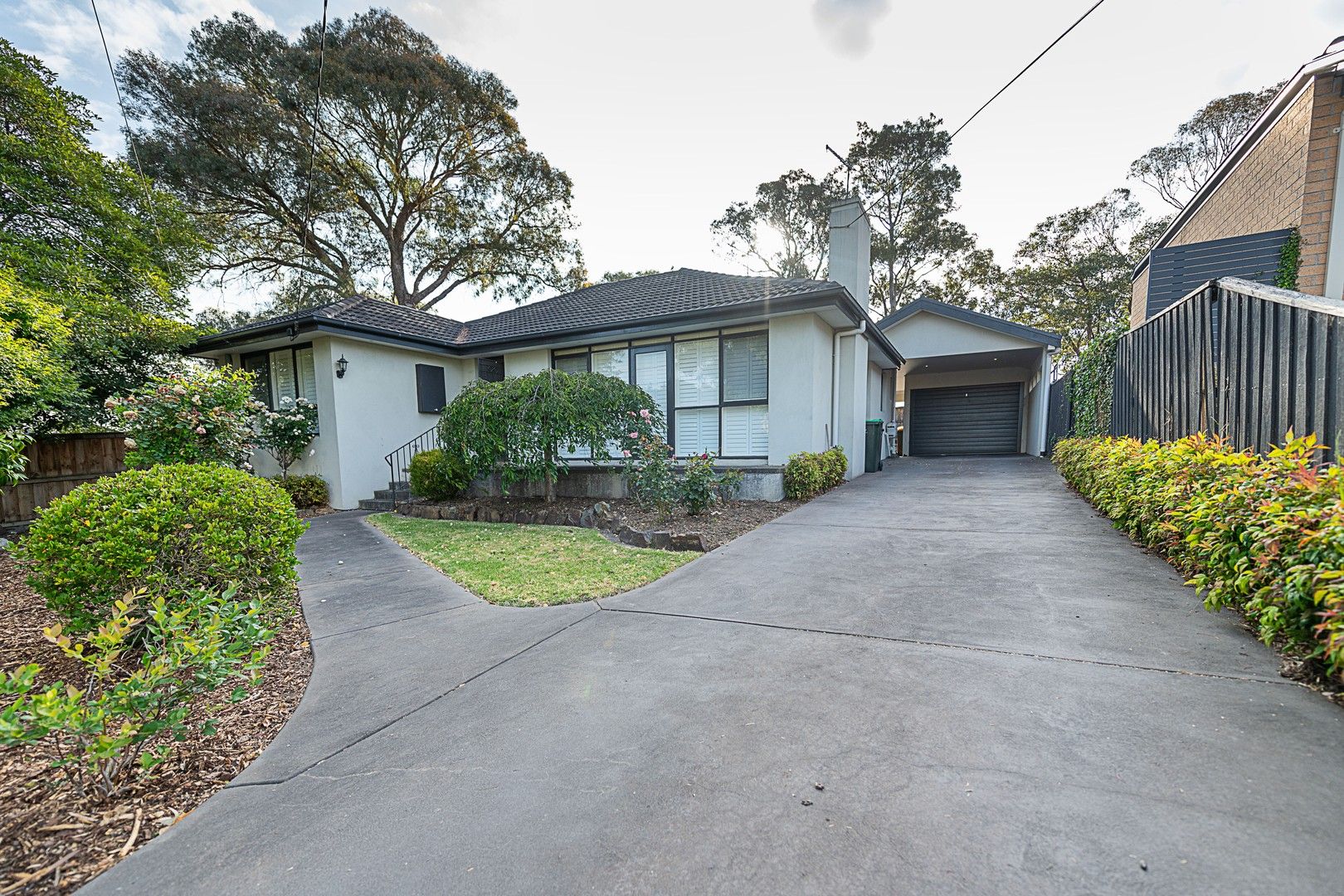 4 bedrooms House in 15 Underwood Drive DONVALE VIC, 3111