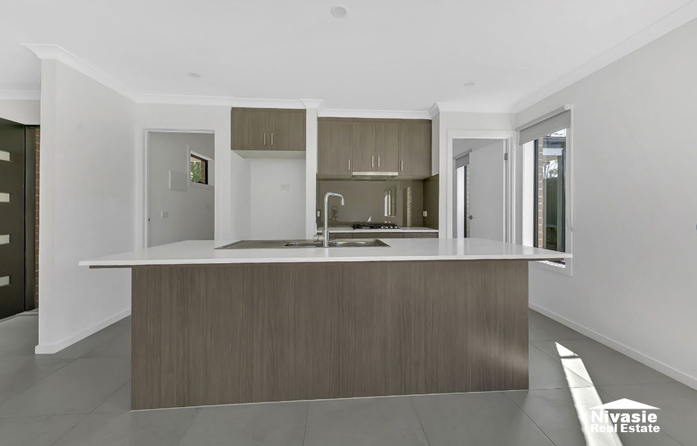 A/9 Irving Rd, Melton VIC 3337, Image 2