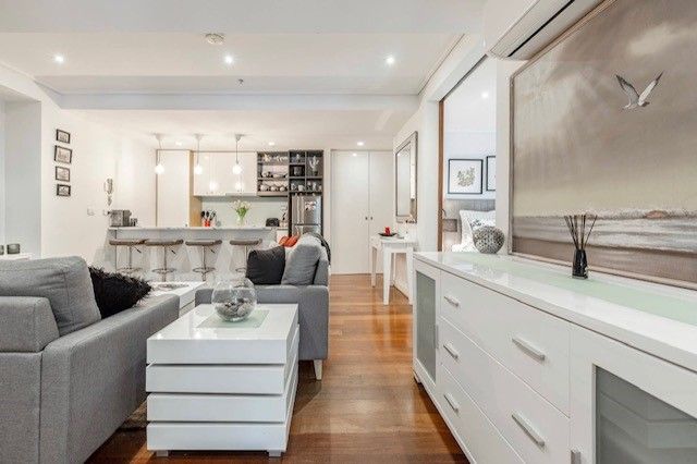 2 bedrooms Apartment / Unit / Flat in 1/90 Bourke Street MELBOURNE VIC, 3000