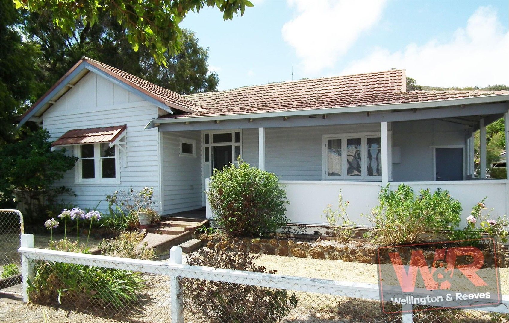 2 bedrooms House in 108 Brunswick Road PORT ALBANY WA, 6330