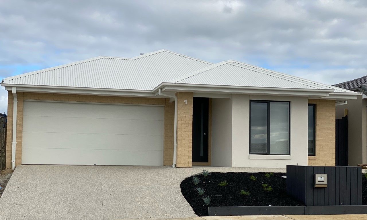 4 bedrooms House in 7 McCubbin Drive MOUNT DUNEED VIC, 3217