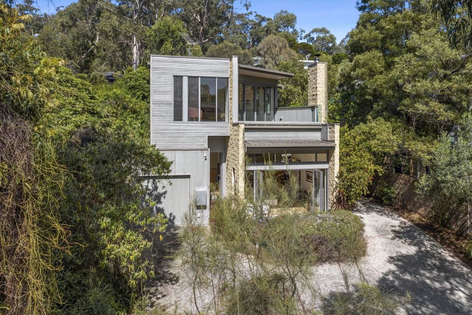 4 bedrooms House in 90A Smith Street LORNE VIC, 3232