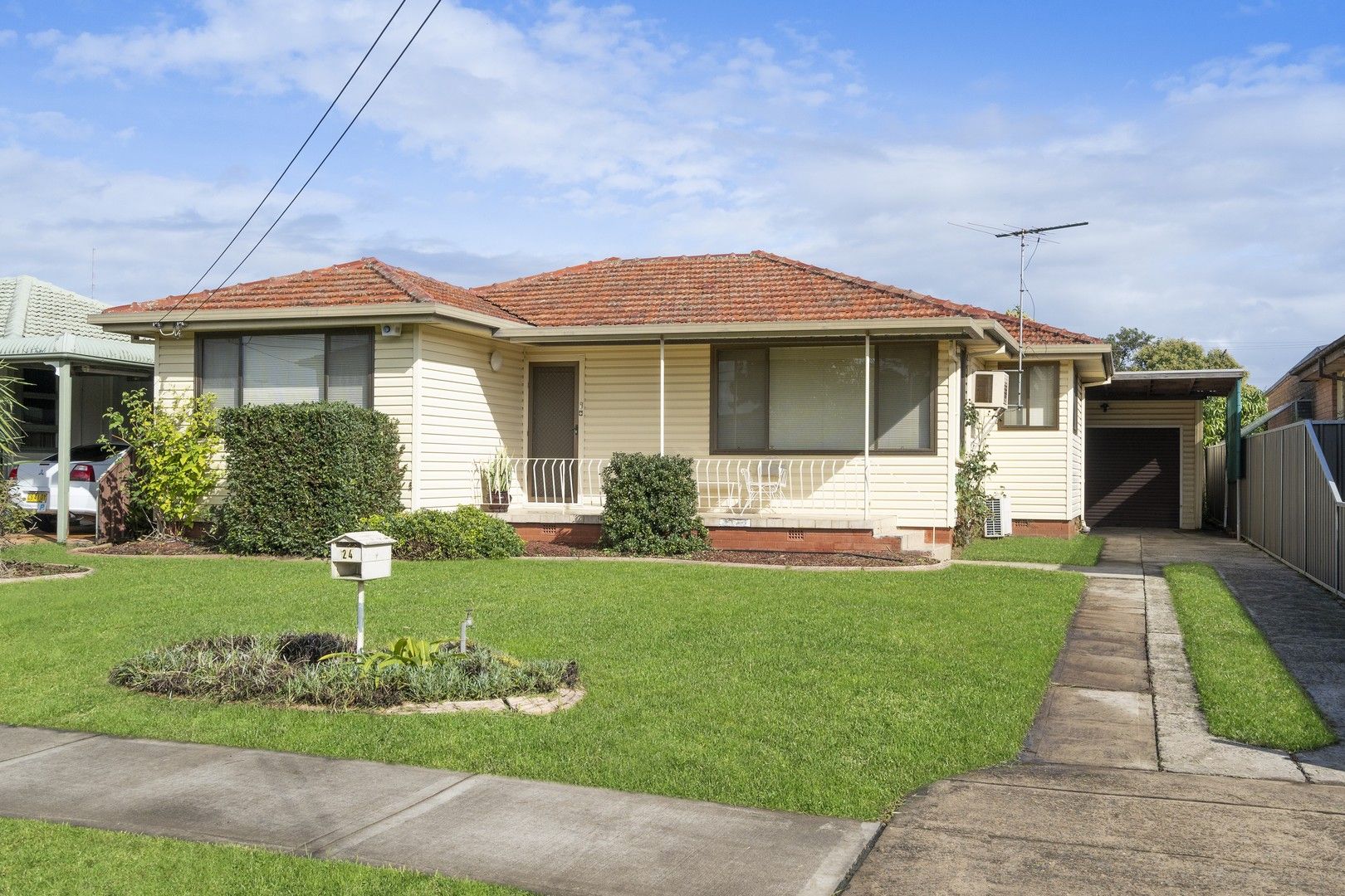 24 Weir Crescent, Lurnea NSW 2170, Image 0