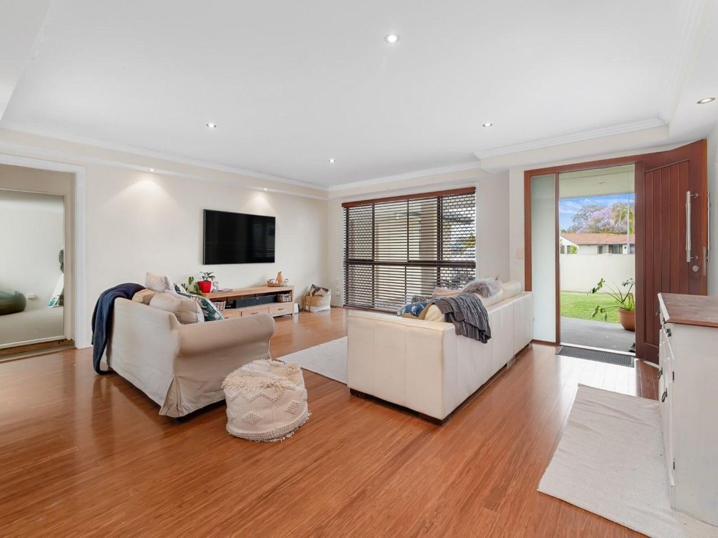 3 bedrooms House in 7 Wanderer Avenue MERMAID WATERS QLD, 4218