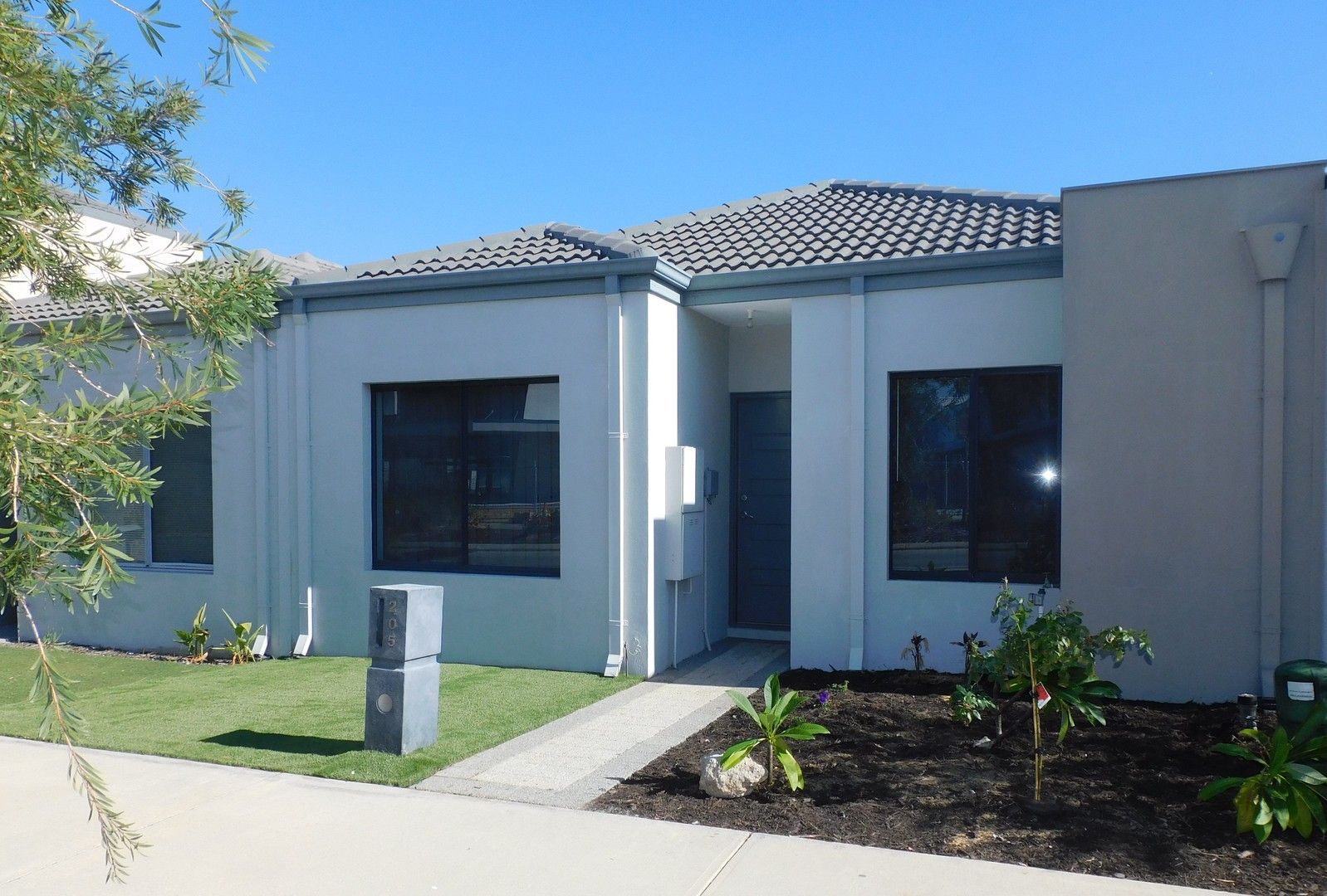 3 bedrooms House in 205 Camborne Parkway BUTLER WA, 6036