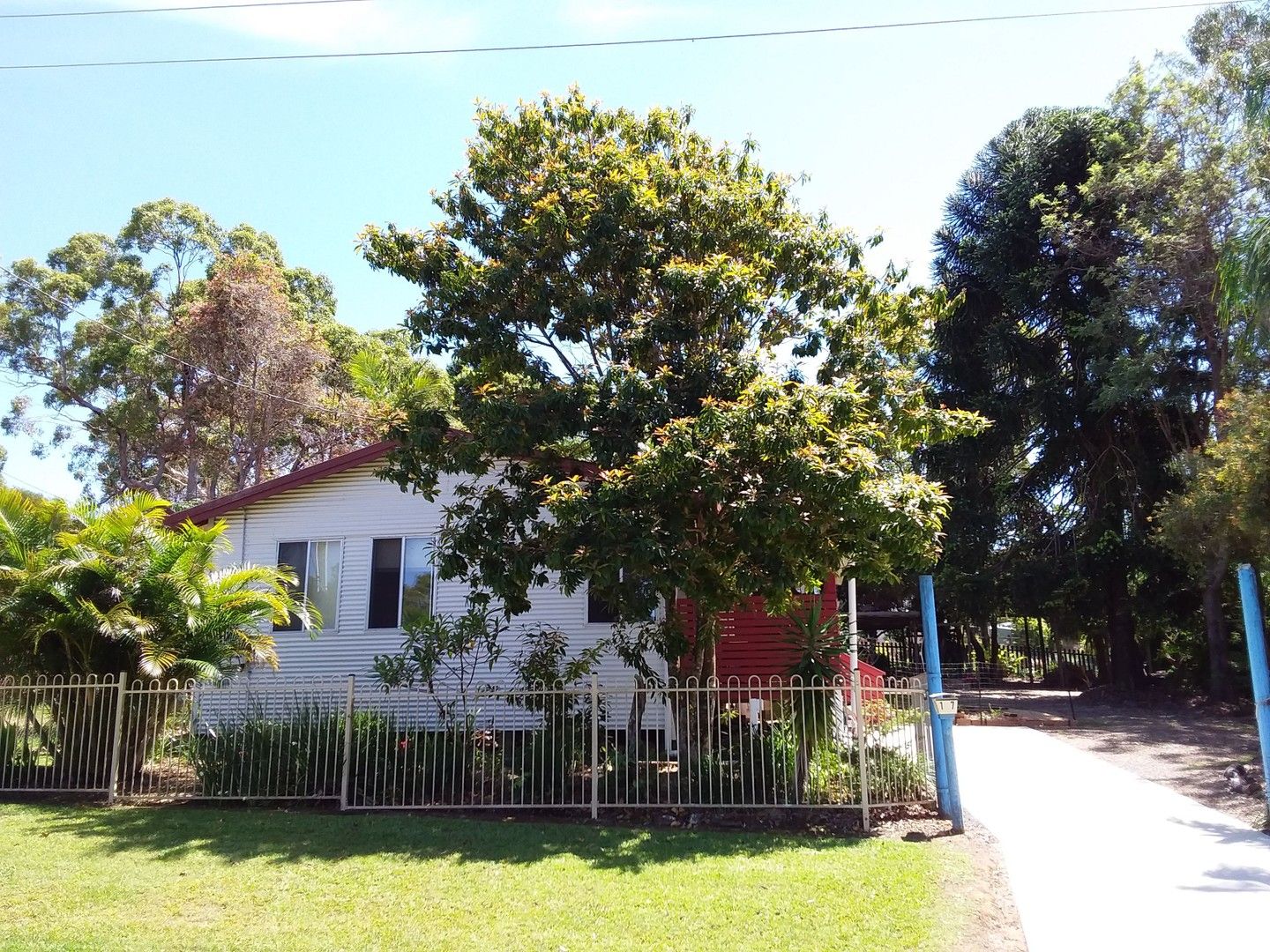 3 bedrooms House in 17 HASTINGS TERRACE MACLEAY ISLAND QLD, 4184