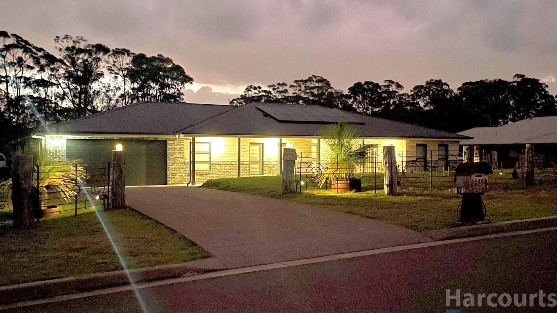 6 bedrooms House in 17 Harvest Road MEDOWIE NSW, 2318