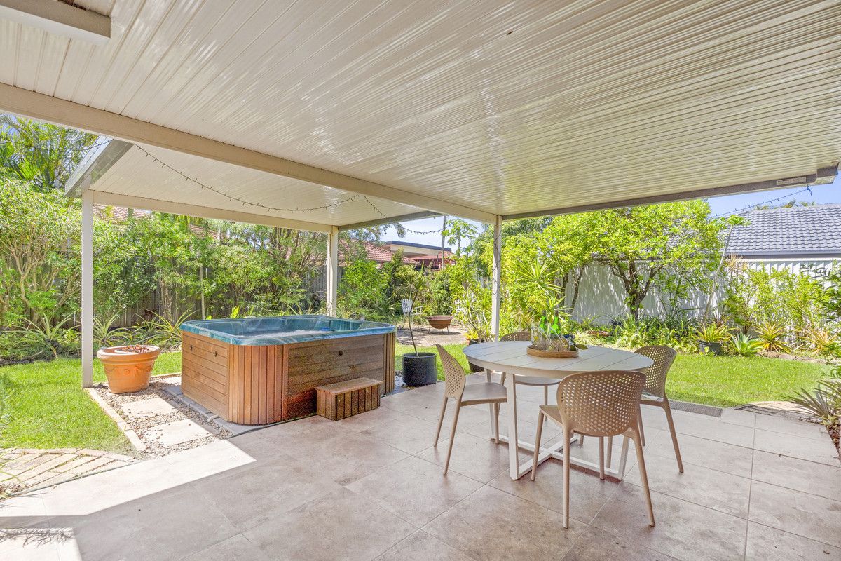 179 Christine Avenue, Burleigh Waters QLD 4220, Image 2