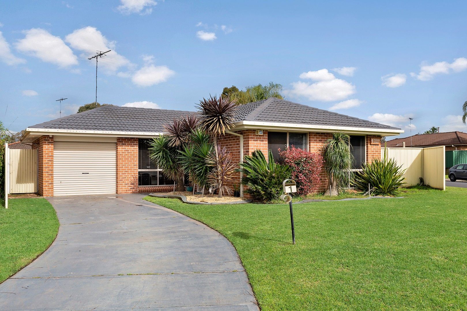 1 Fiveash Street, St Helens Park NSW 2560, Image 0