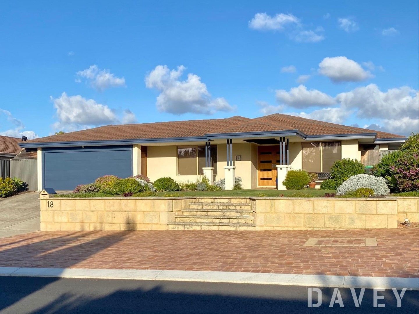 4 bedrooms House in 18 Albacore Drive SORRENTO WA, 6020