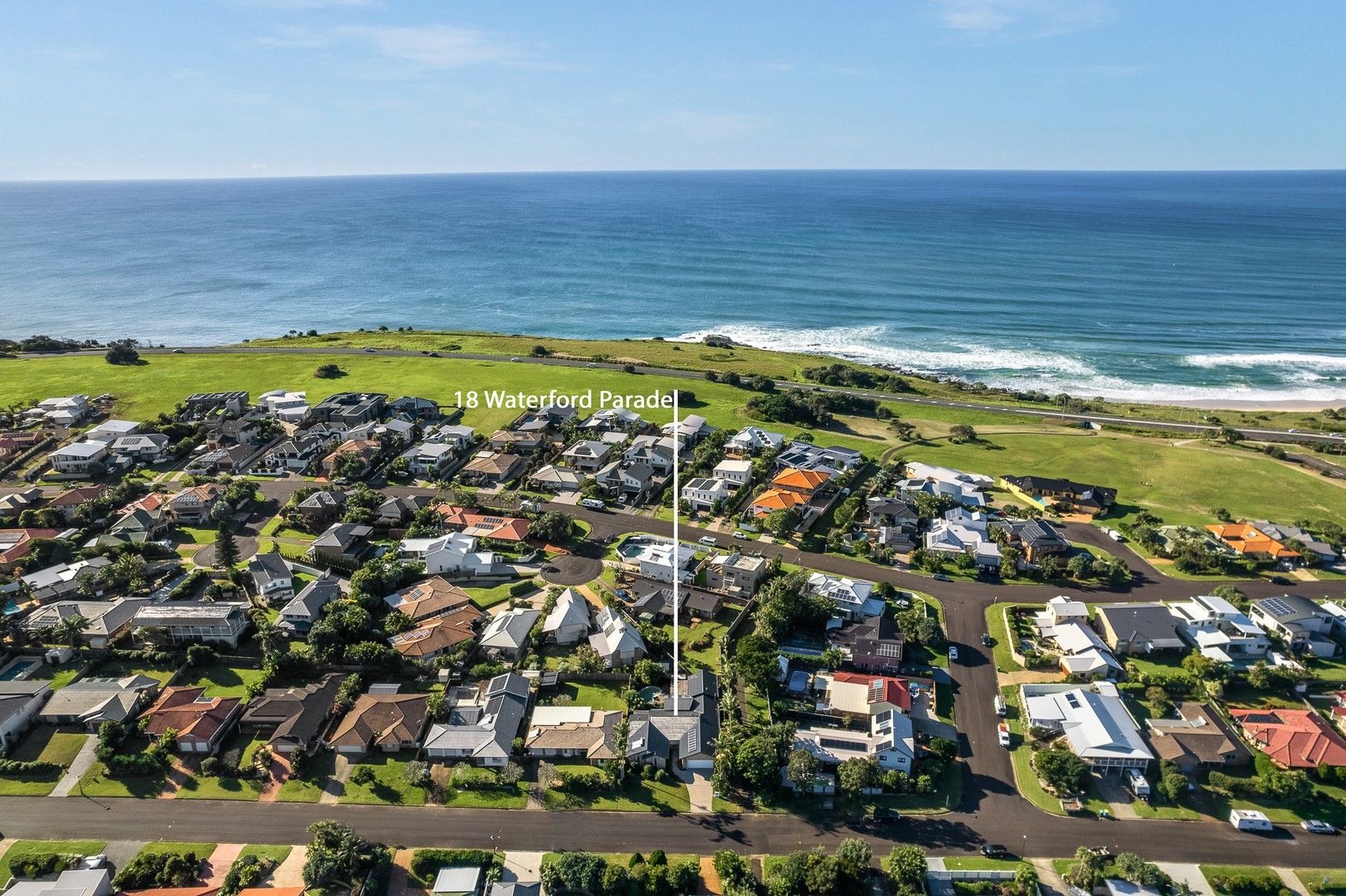 5 bedrooms House in 18 Waterford Parade SKENNARS HEAD NSW, 2478