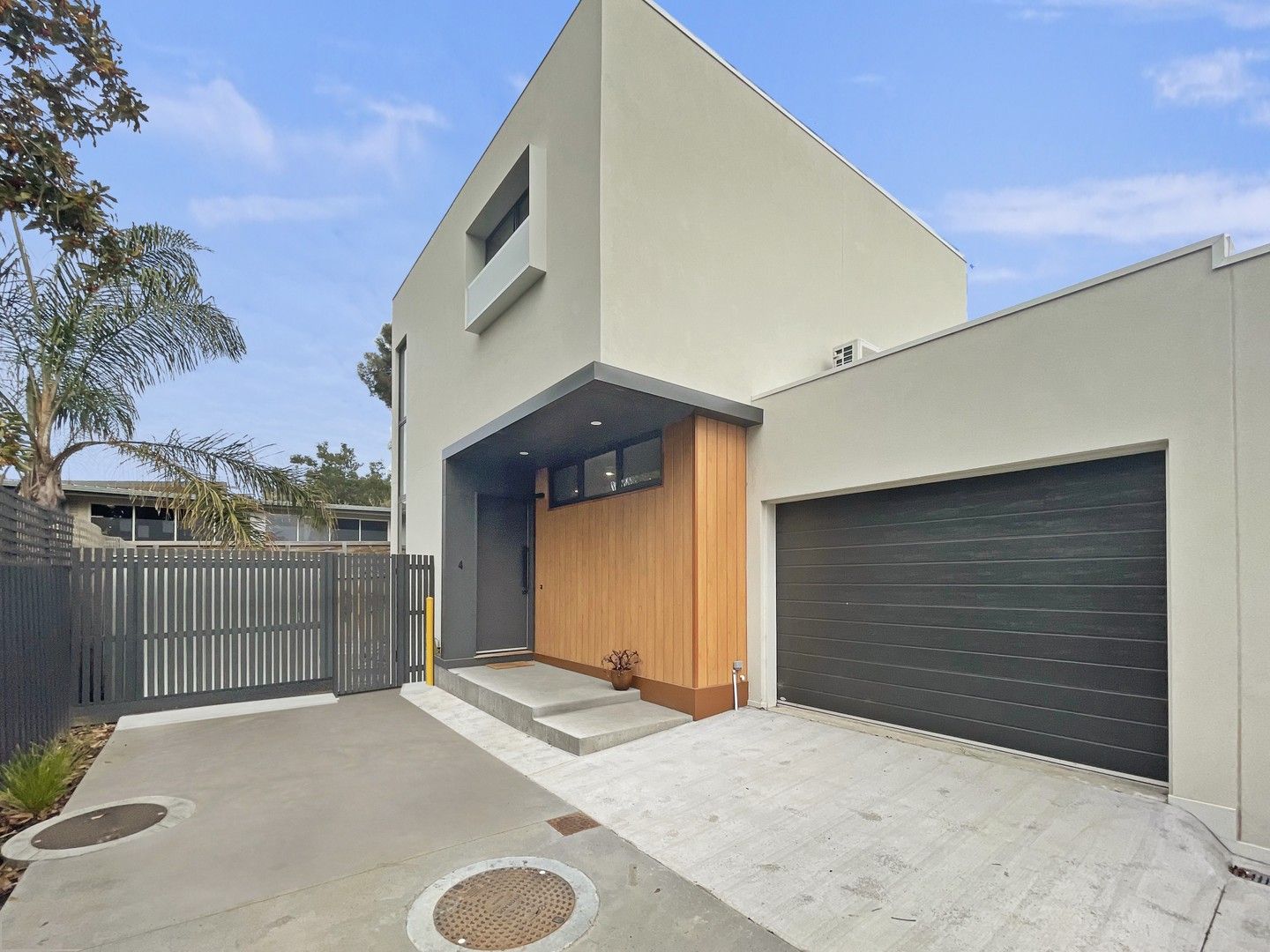 2 bedrooms House in 4/127 Barrabool Road HIGHTON VIC, 3216