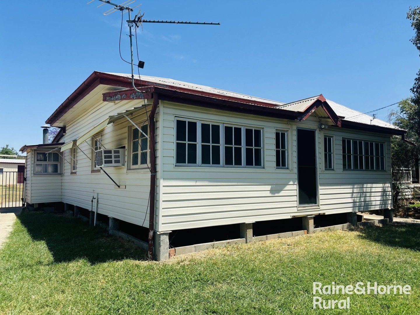 3 bedrooms House in 24 Chrystal Street ROMA QLD, 4455