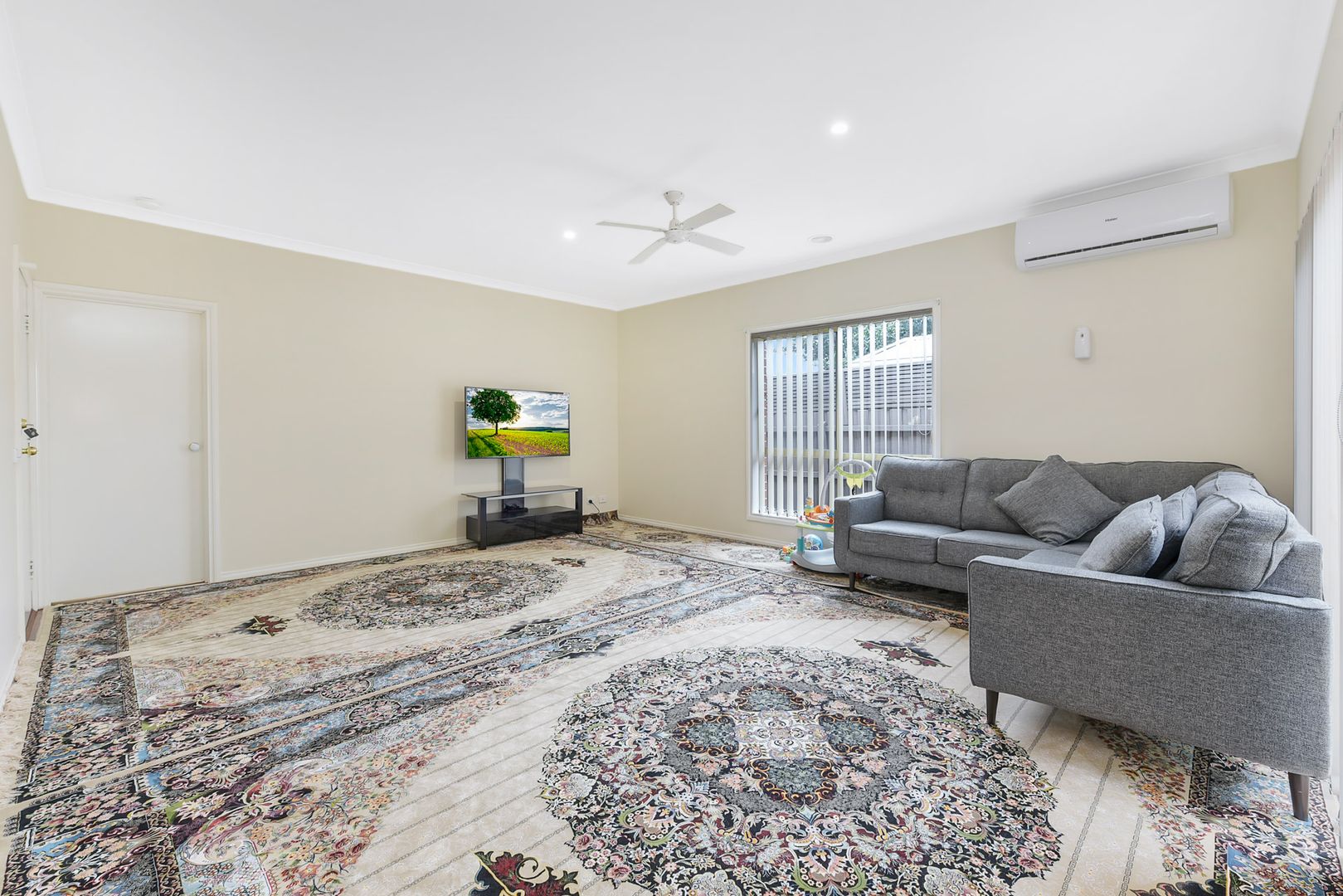 2/16 Roberts Road, Cranbourne VIC 3977, Image 1