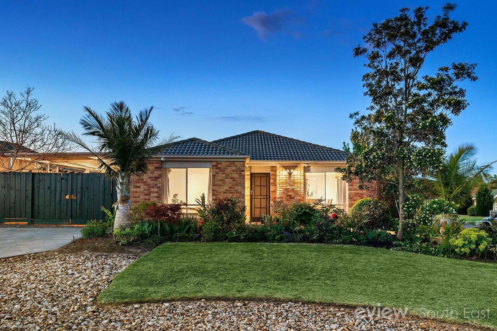 17 Loxford Court, Narre Warren South VIC 3805, Image 2