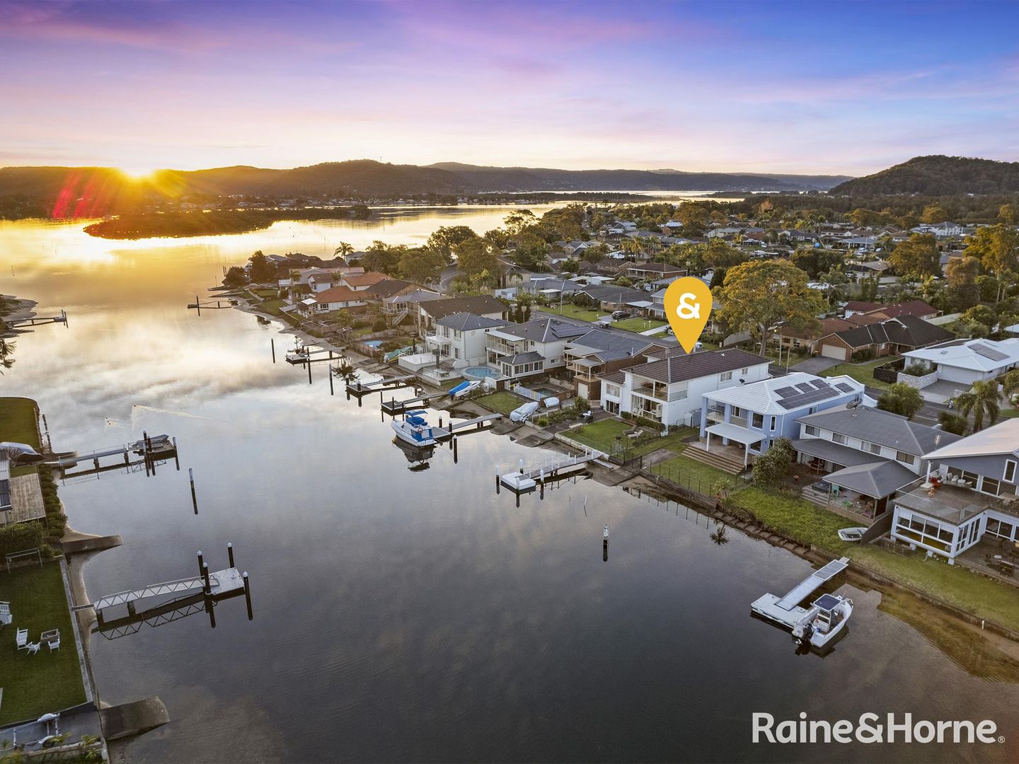 74 Helmsman Boulevard, St Huberts Island Property History & Address