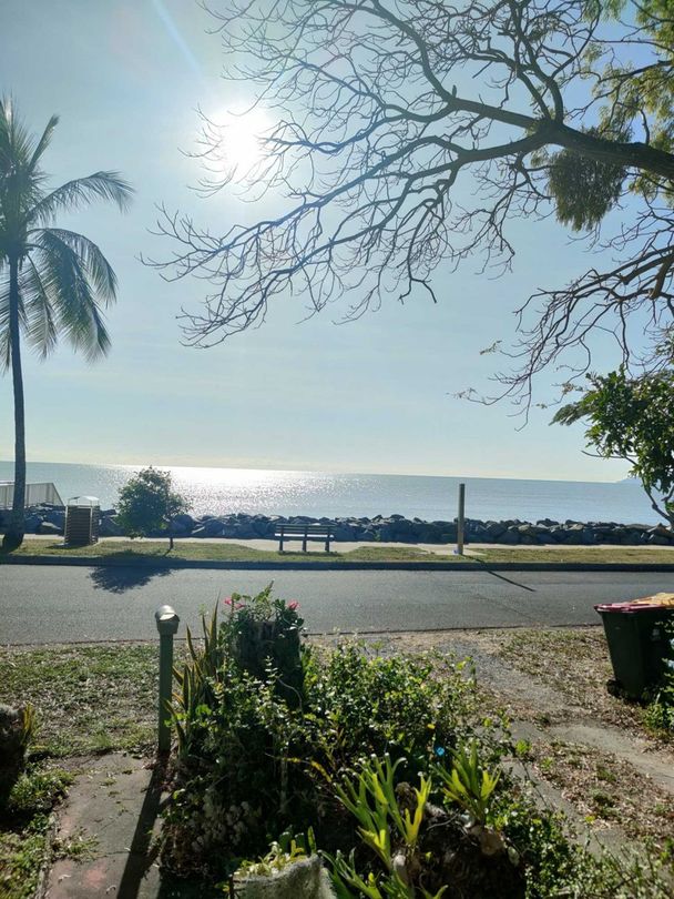 3 bedrooms House in 255 O'Shea Esplanade MACHANS BEACH QLD, 4878