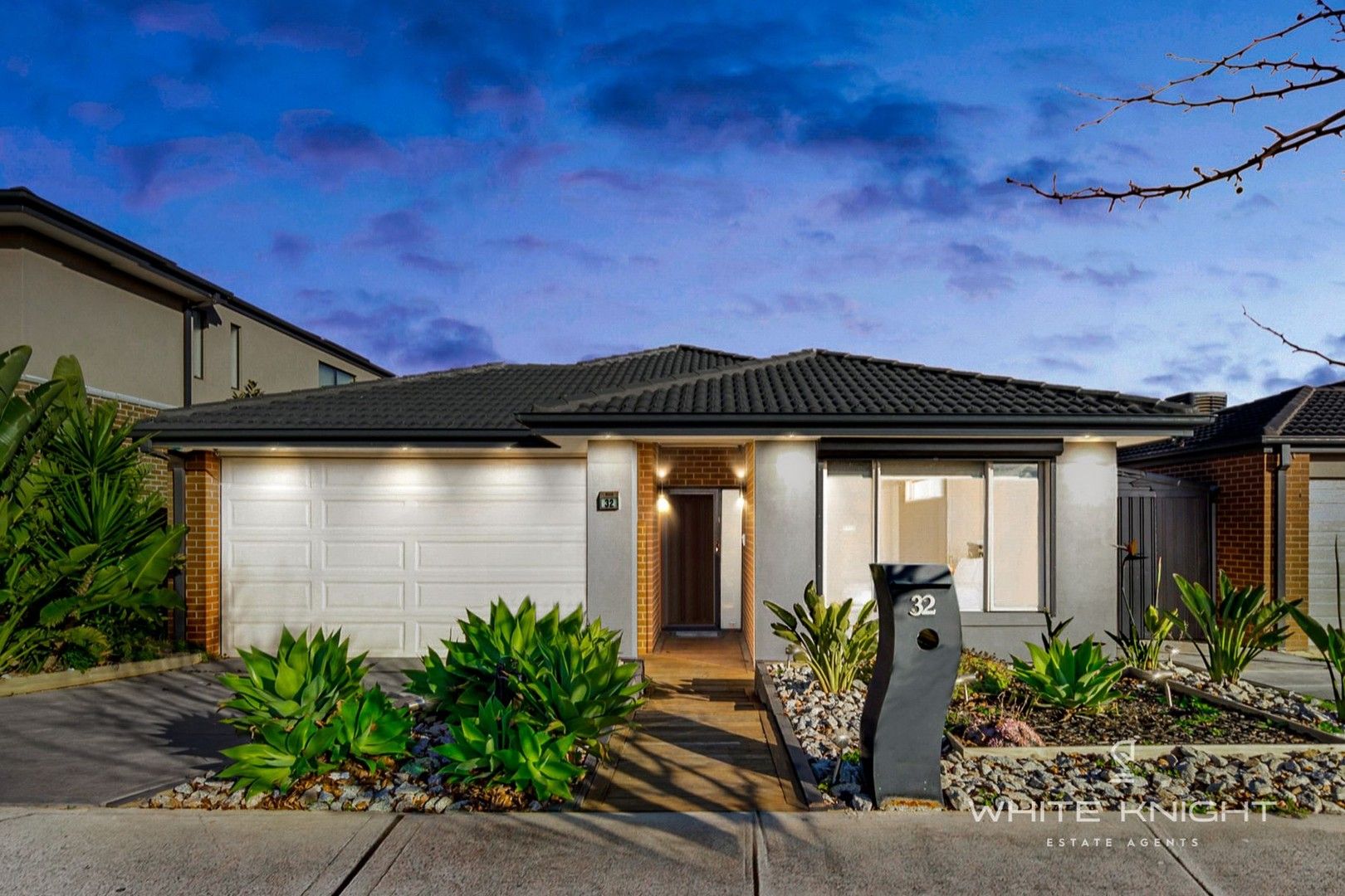 4 bedrooms House in 32 Wright Circuit FRASER RISE VIC, 3336